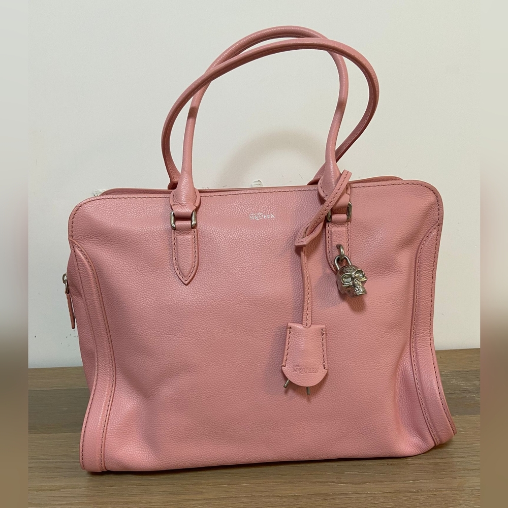 🤩Last Call only$375🔥🔥 Alexander McQueen Skull Padlock Satchel Bag.Like New🔥